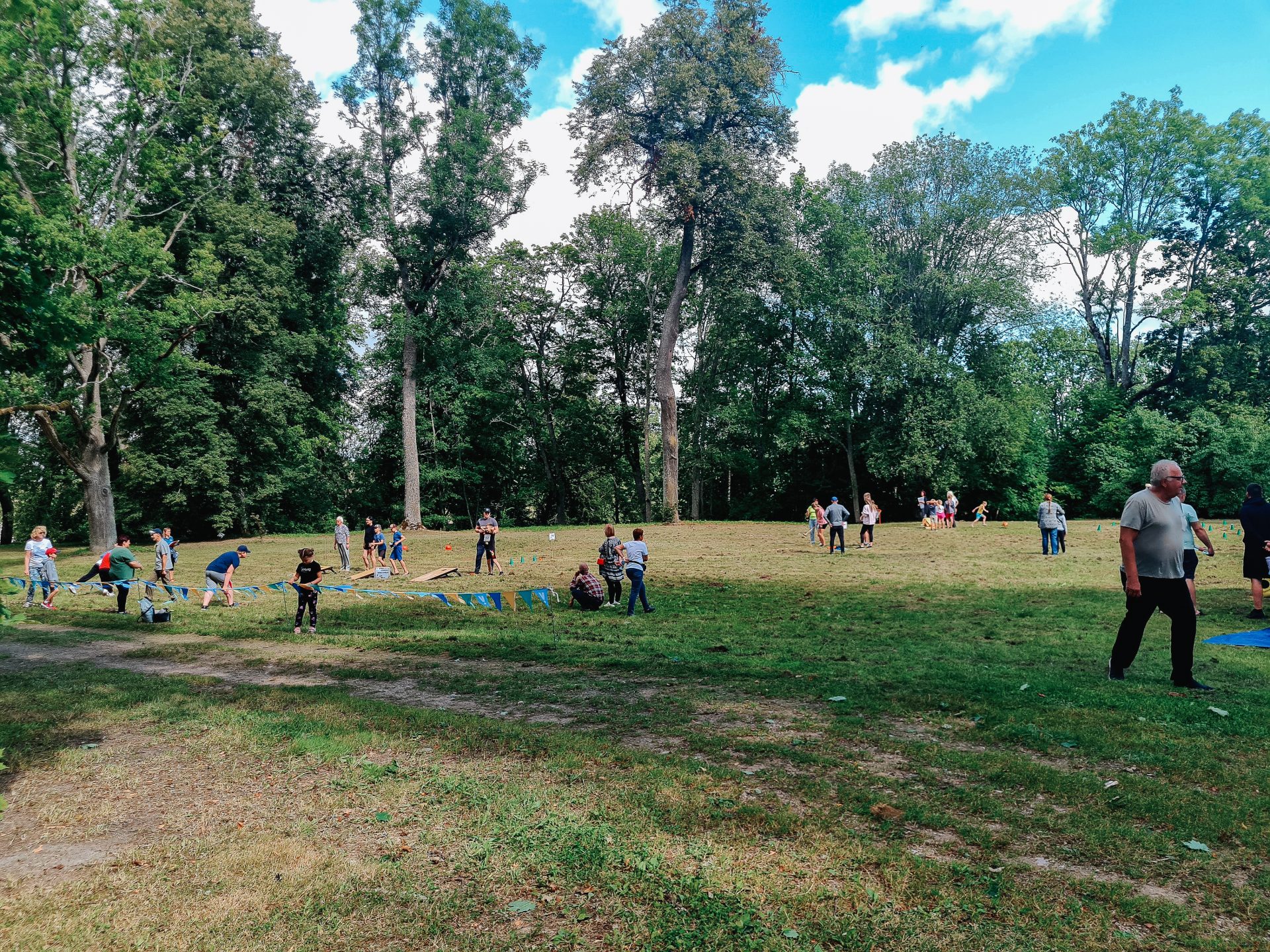 Sportisks gars un kopā būšanas prieks Ēveles sporta svētkos