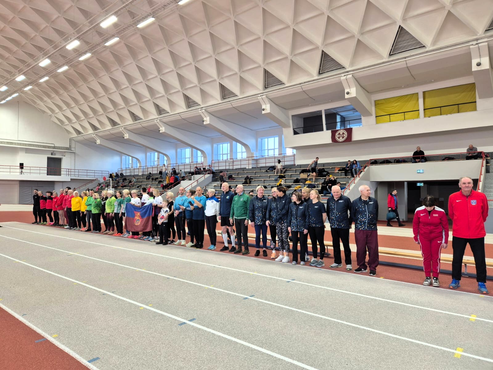 Mirķļi no Valmieras vieglatlētikas vecmeistaru dalības Latvijas Sporta veterānu-senioru savienības 63. sporta spēļu vieglatlētikas sacensībās telpās