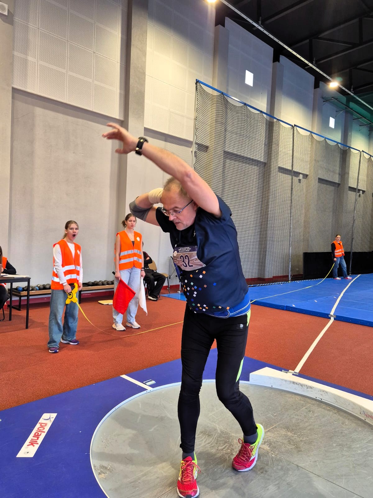 Mirķļi no Valmieras vieglatlētikas vecmeistaru dalības Latvijas Sporta veterānu-senioru savienības 63. sporta spēļu vieglatlētikas sacensībās telpās