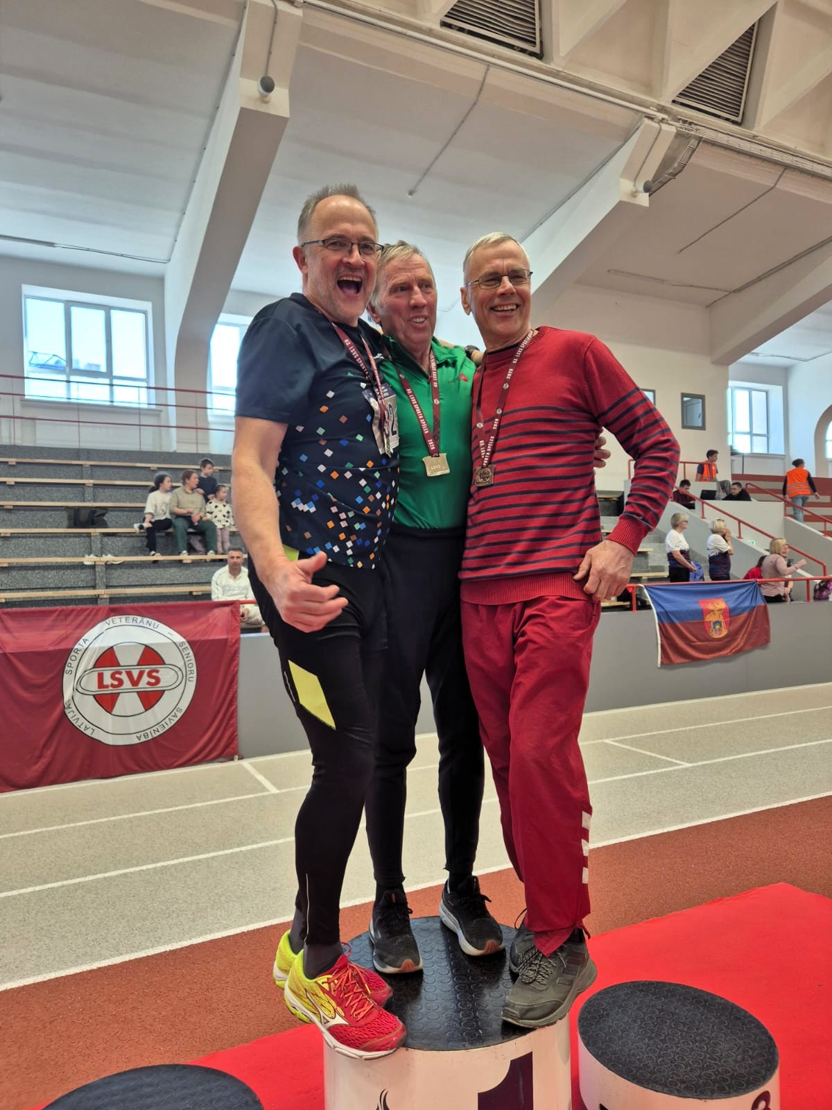 Mirķļi no Valmieras vieglatlētikas vecmeistaru dalības Latvijas Sporta veterānu-senioru savienības 63. sporta spēļu vieglatlētikas sacensībās telpās