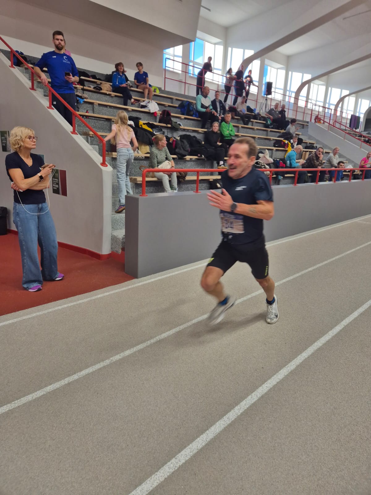 Mirķļi no Valmieras vieglatlētikas vecmeistaru dalības Latvijas Sporta veterānu-senioru savienības 63. sporta spēļu vieglatlētikas sacensībās telpās