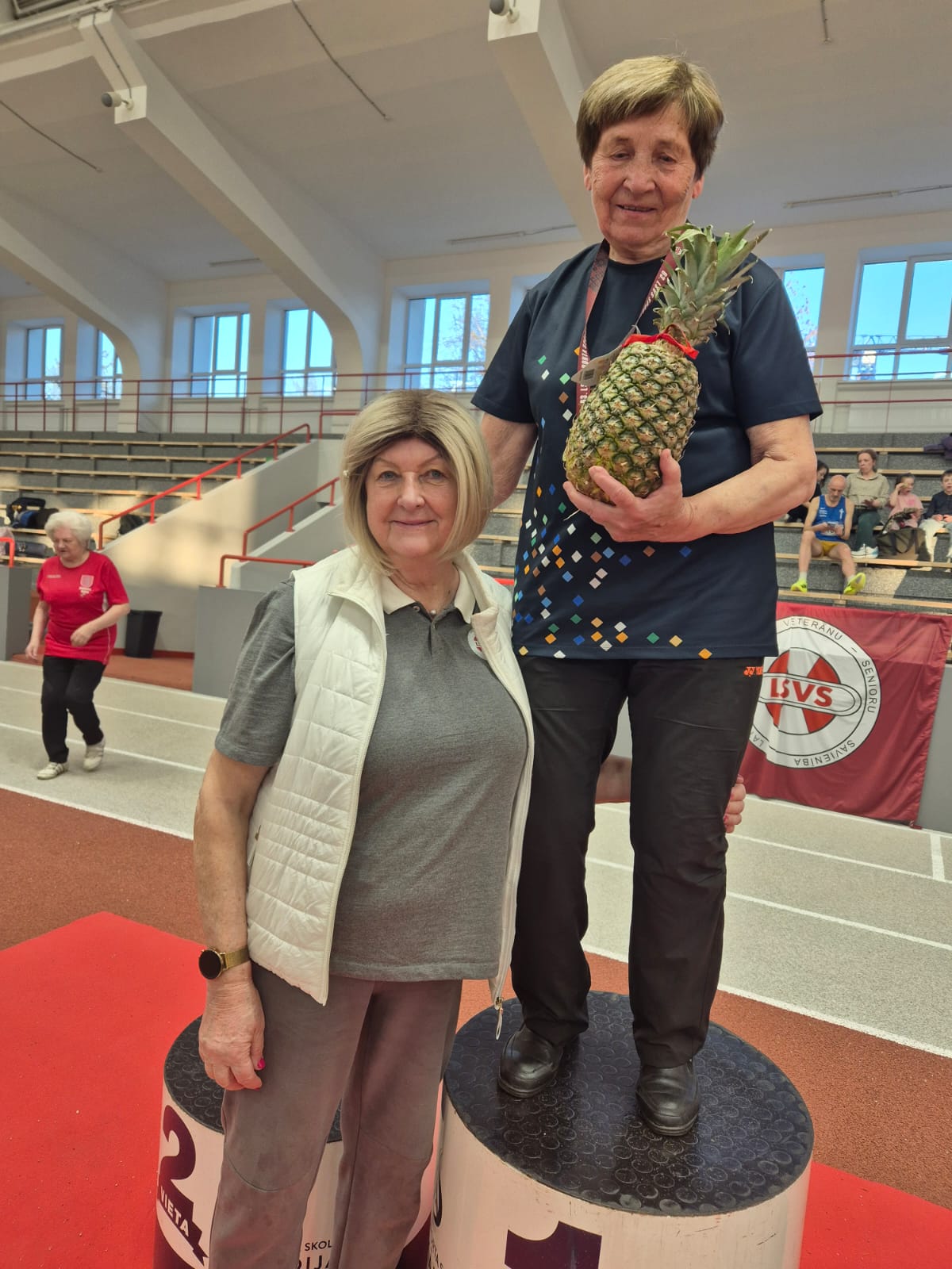 Mirķļi no Valmieras vieglatlētikas vecmeistaru dalības Latvijas Sporta veterānu-senioru savienības 63. sporta spēļu vieglatlētikas sacensībās telpās