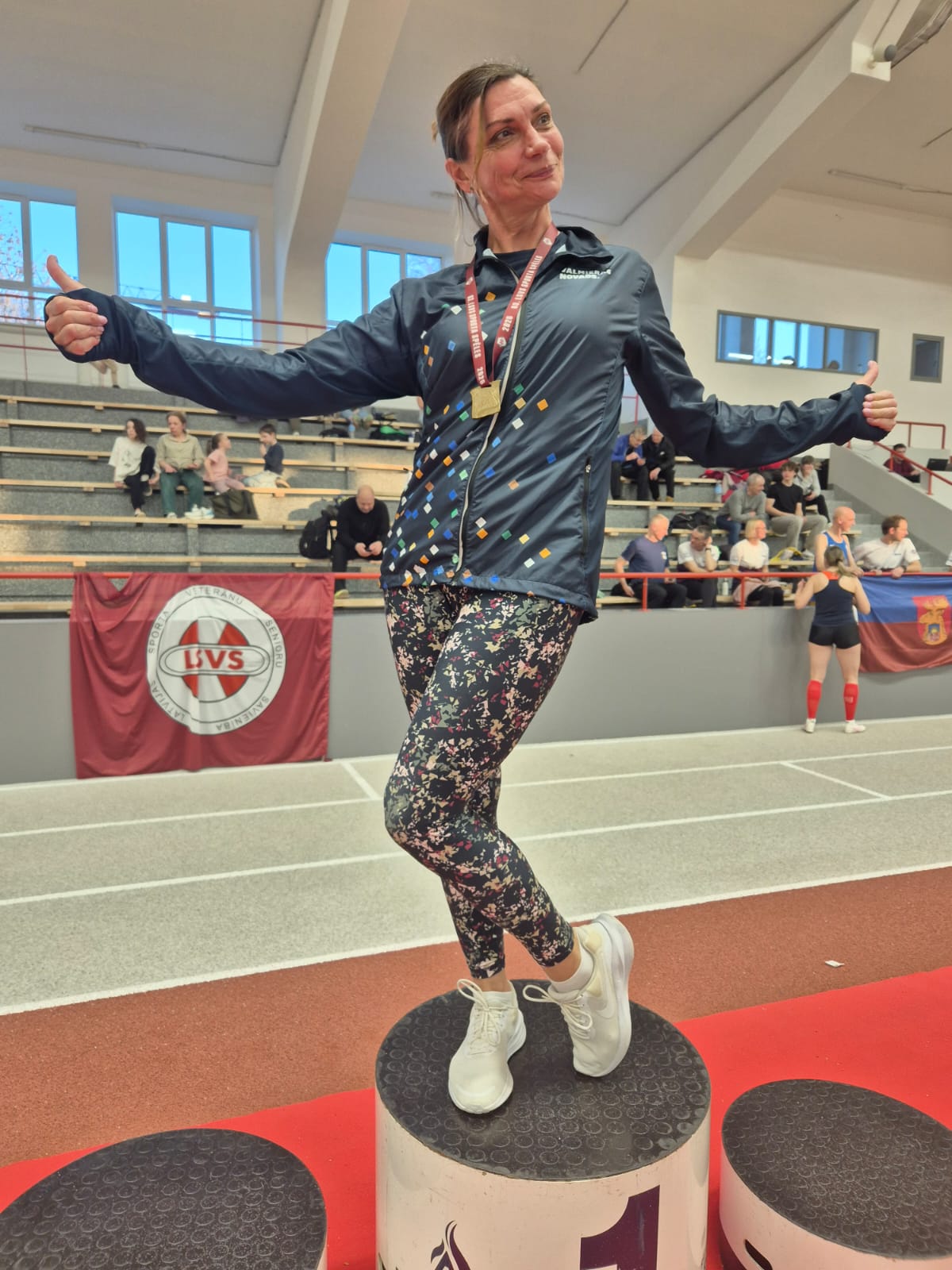 Mirķļi no Valmieras vieglatlētikas vecmeistaru dalības Latvijas Sporta veterānu-senioru savienības 63. sporta spēļu vieglatlētikas sacensībās telpās