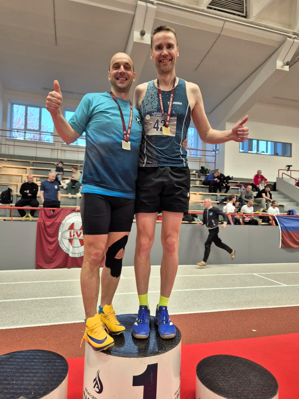 Mirķļi no Valmieras vieglatlētikas vecmeistaru dalības Latvijas Sporta veterānu-senioru savienības 63. sporta spēļu vieglatlētikas sacensībās telpās