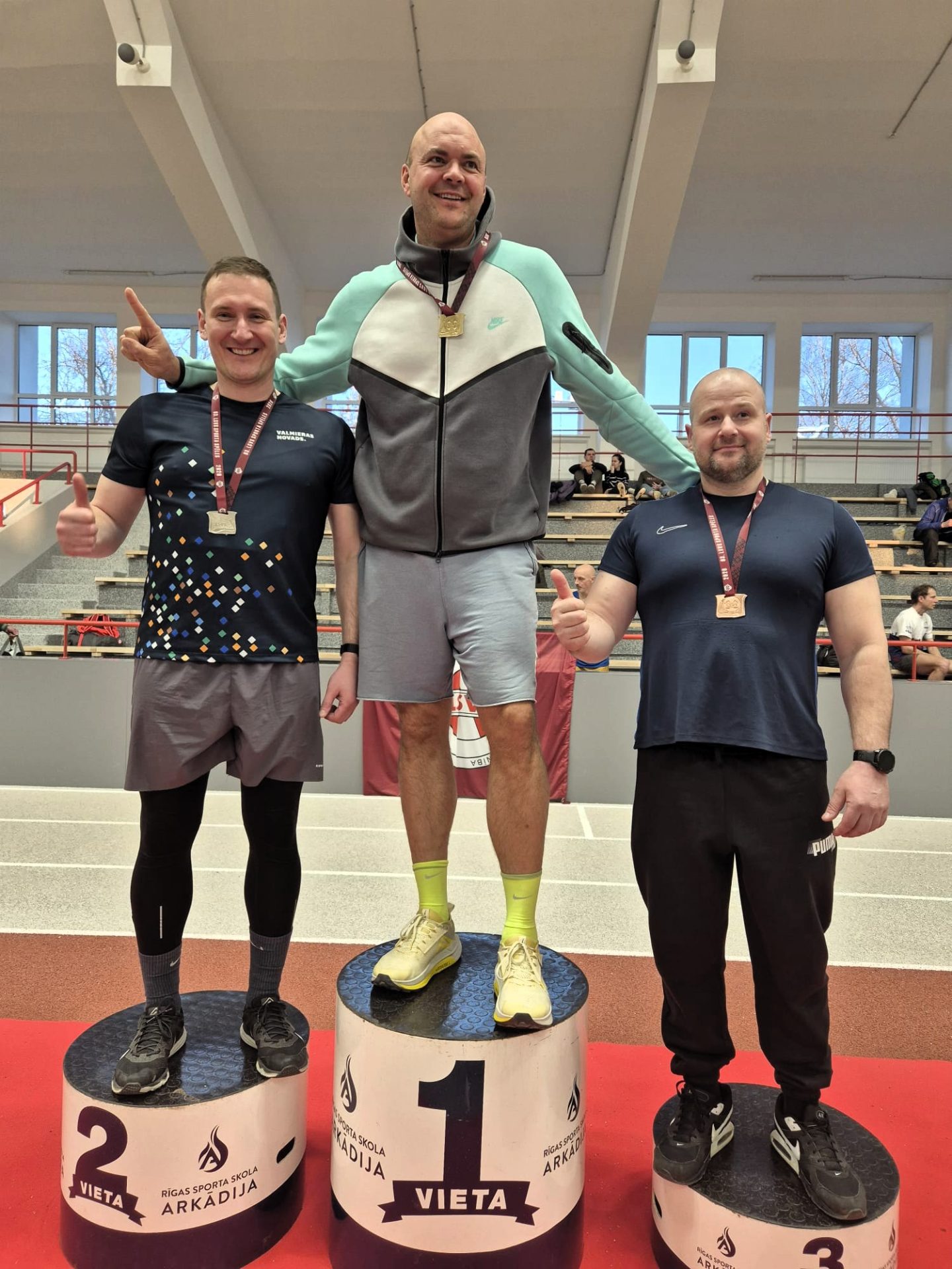Mirķļi no Valmieras vieglatlētikas vecmeistaru dalības Latvijas Sporta veterānu-senioru savienības 63. sporta spēļu vieglatlētikas sacensībās telpās