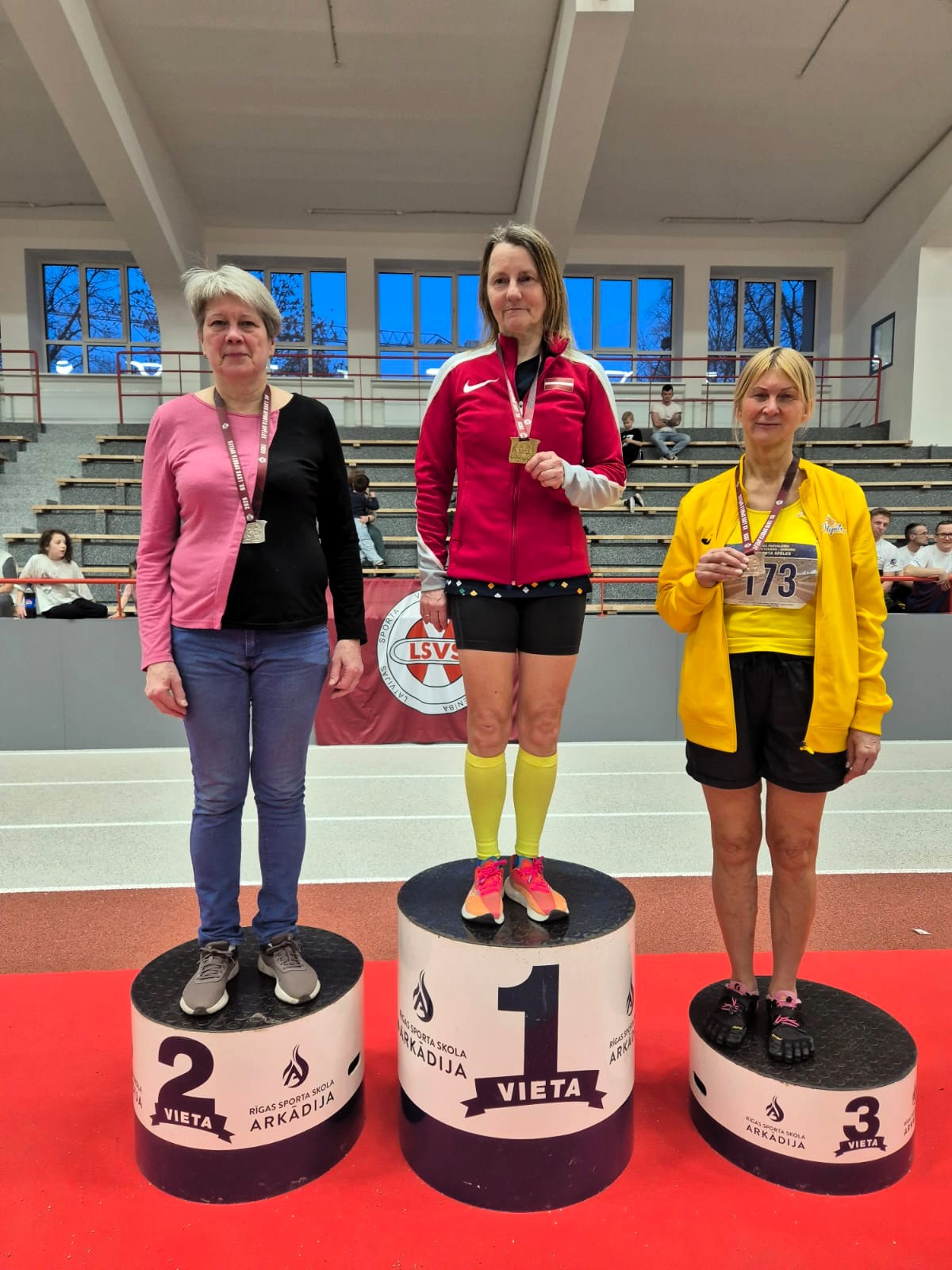 Mirķļi no Valmieras vieglatlētikas vecmeistaru dalības Latvijas Sporta veterānu-senioru savienības 63. sporta spēļu vieglatlētikas sacensībās telpās
