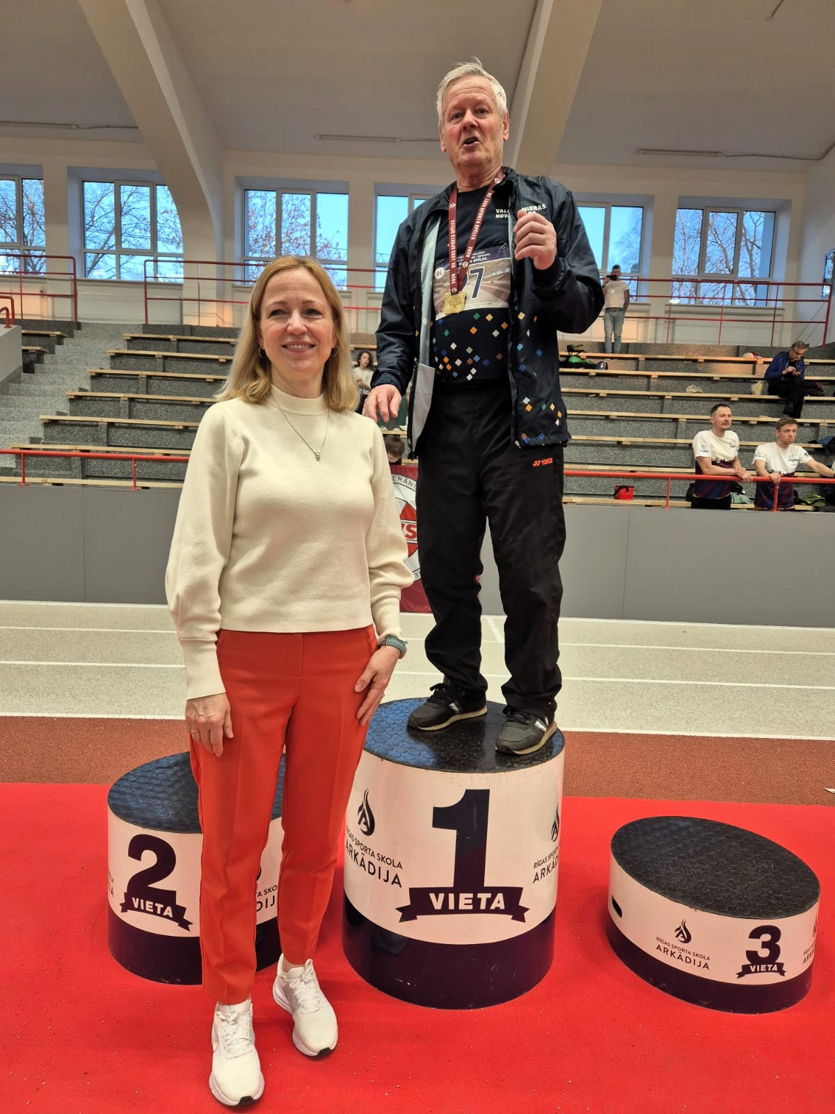 Mirķļi no Valmieras vieglatlētikas vecmeistaru dalības Latvijas Sporta veterānu-senioru savienības 63. sporta spēļu vieglatlētikas sacensībās telpās