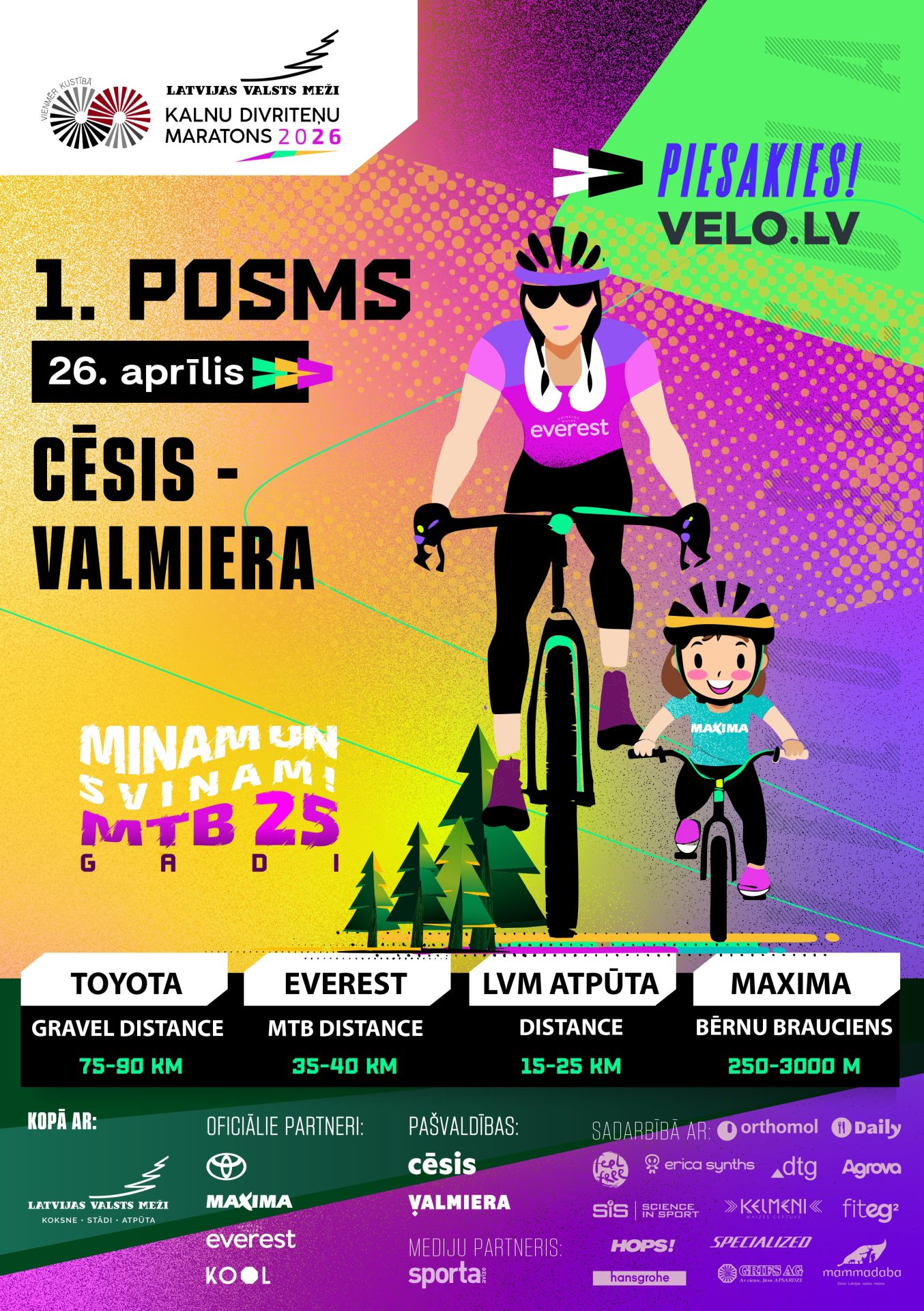 Krāsaina Kalnu divriteņu maratona 2026 afiša ar saukli “Minam un svinam! MTB 25 gadi”. Kreisajā pusē liels uzraksts: “1. posms”, “26. aprīlis”, “Cēsis–Valmiera”.